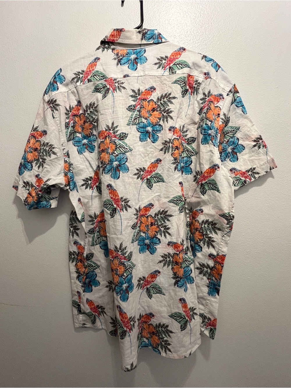 Izod White Short-Sleeve Tropical Parrot Floral Button-Up Shirt - Picture 2 of 4